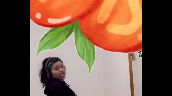 Ngemong Pantat Goyang-goyang Bikin Makin Pengen.