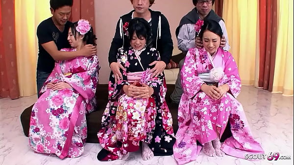 Pesta Nge-seks Jepang Langka, Tiga Abg Jav Imut Dengan Bulu Anunya Yang Bikin Ngilu