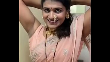 Cewek India Seksi Banget, Ngangkat Tangan, Kelihatan Ketiak Basah Bikin Ngiler.