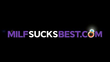 Cewek Asia Seksi Ngocok Bos Putihnya Sampai Keluar