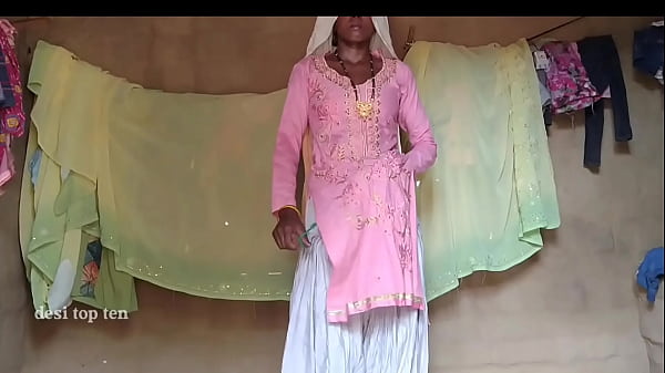 सेक्सी बीवी ने जोर से बुर चाटा, फिर मोटा लंड से चूत चोदा, देसी हिंदी में गंदी वीडियो