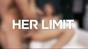 Gadis Asia Langsing Pakai Lingerie Pink, Diminyaki, Kontolnya Masuk Dari Belakang Hingga Meraung.