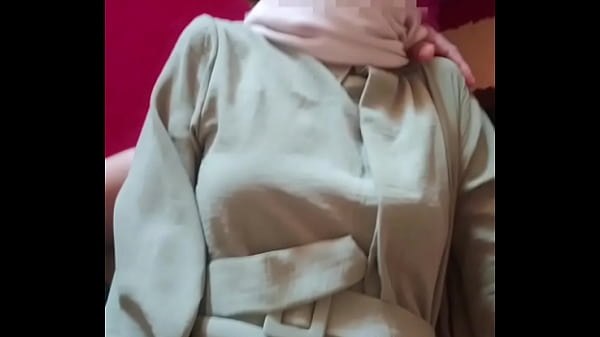 Saudari Tiri Berhijab Digebukin Pas Hari Raya Lebaran, Makin Nikmat Rasanya.