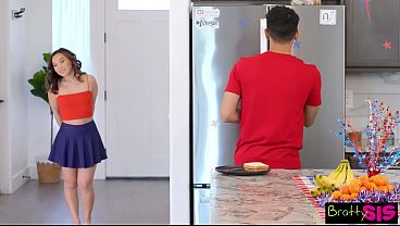 Malam 4 Juli, Kimmy Kimm Nungging Minta Diego Perez Tumpahin Semua Kontolnya Dalem-dalem.