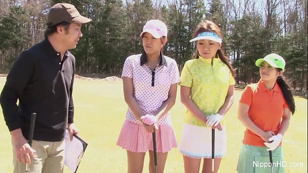 Cewek Abg Asia Main Golf Bugil, Keliatan Toket Dan Memek Basah Kena Keringet.